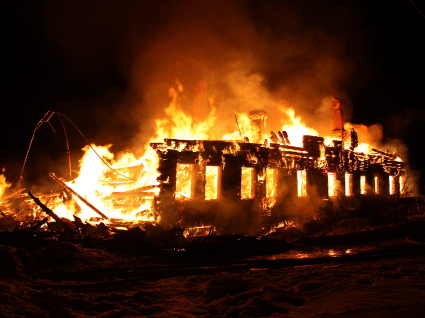 В Сретенском районе сгорел многоквартирный дом. Объявлен сбор помощи