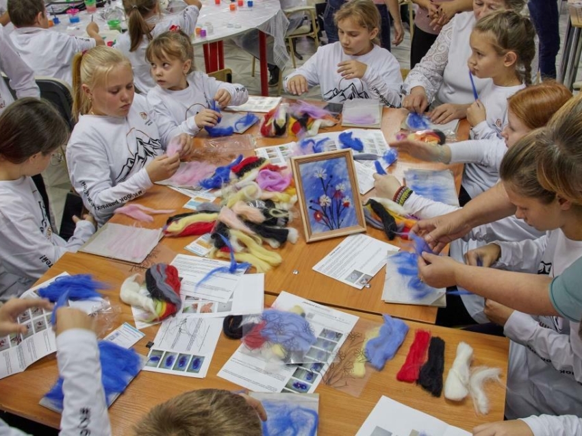 ​Специалисты Центра "Росток" провели мероприятие в Новочарской школе