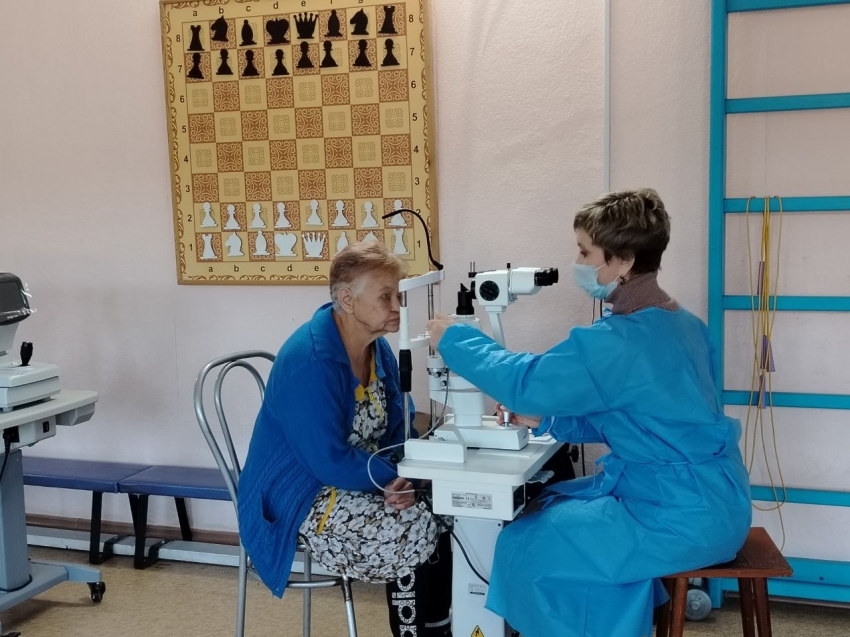 «Старость в радость»: Благотворители подарили жителям атамановского дома-интерната современную офтальмологическую помощь