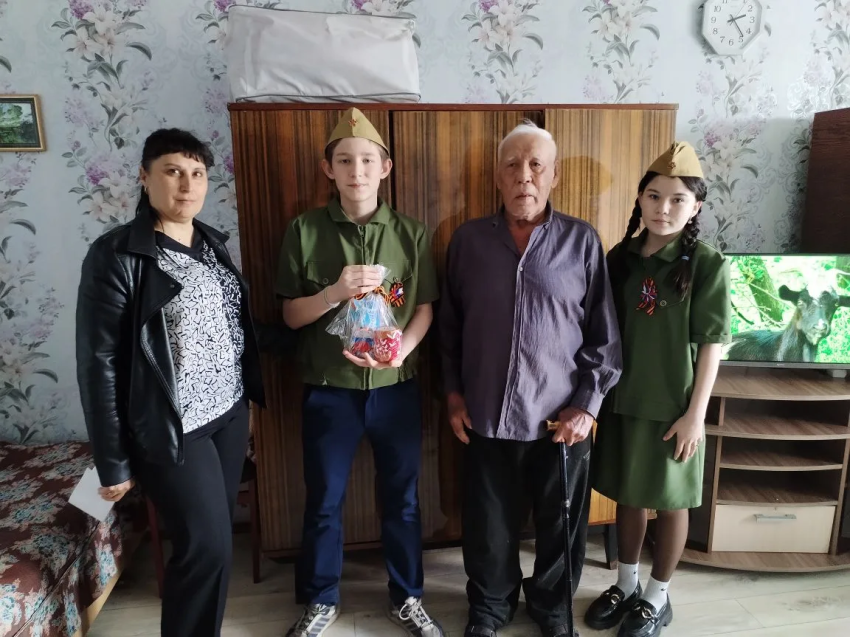 Сотрудники и воспитанники Шилкинского центра «Сибиряк» провели акцию «Подарок ветерану»