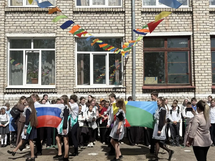 ​Четыре воспитанника Сретенского центра им. Киргизова попрощались со школой на последнем звонке