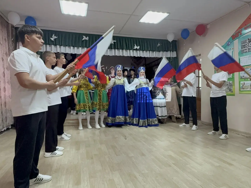 В Маккавеевском центре «Импульс» Год единства народов России отметили концертом и обрядом преломления хлеба