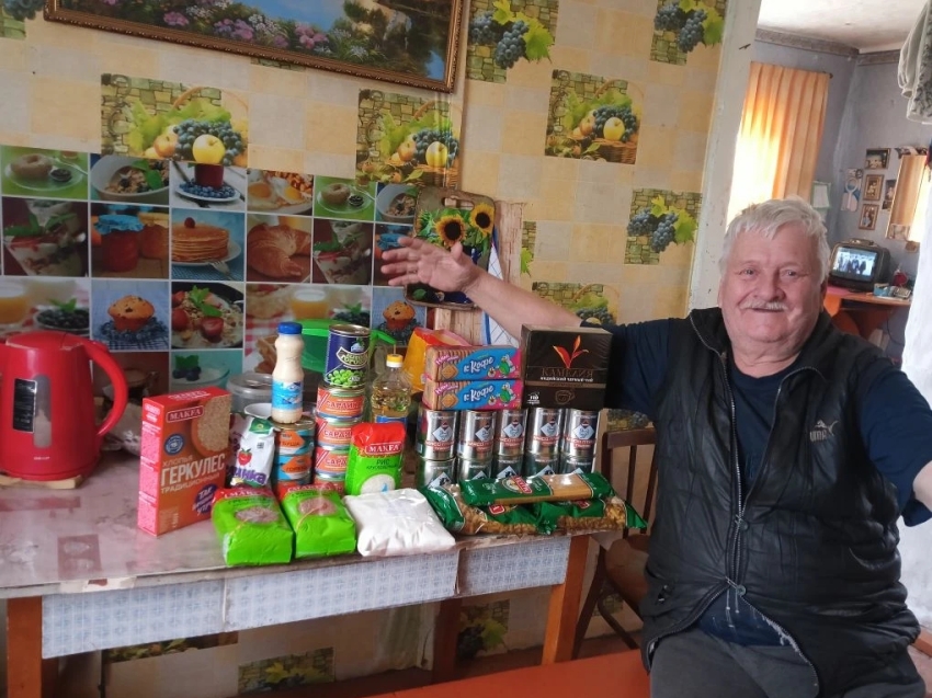 ​Нерчинский центр «Гарант» передал продуктовые наборы пожилым людям и инвалидам