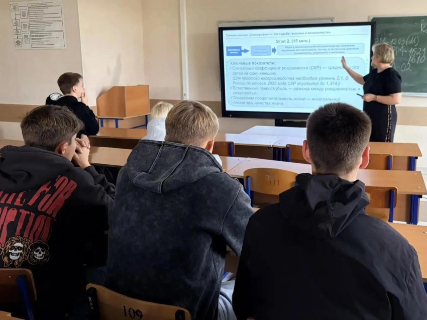 ​Специалисты соцучреждений Забайкалья продолжают рассказывать студентам о мерах поддержки молодых семей 