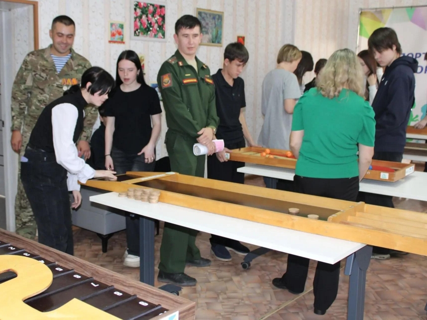 ​В Семейном МФЦ центра «Топаз» прошёл урок Мужества ко Дню отца