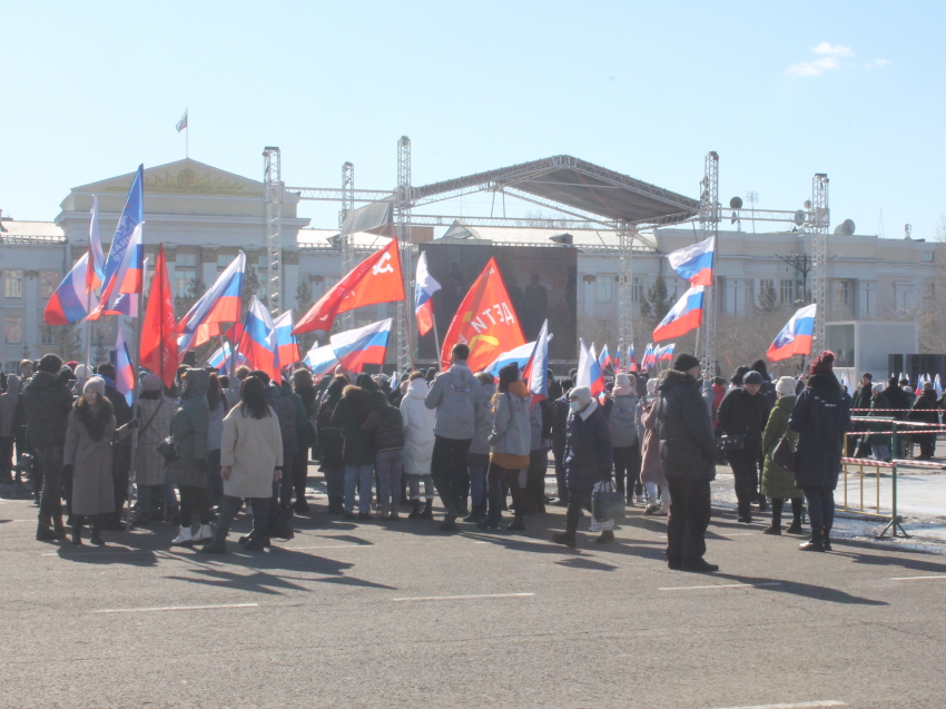 «Крымская весна» проходит в Zабайкалье на центральной площади Читы