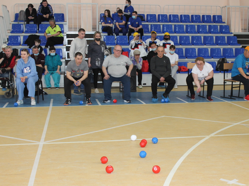 Около 90 профессиональных спортсменов и любителей сразились в турнире по бочче за кубок губернатора Zабайкалья