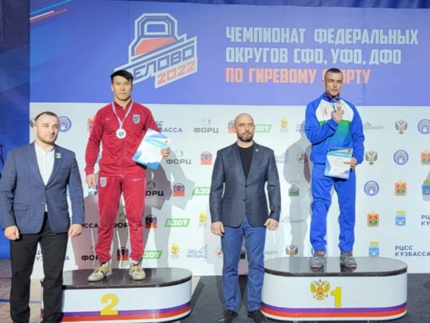 Забайкальский гиревик завоевал золото на чемпионате федеральных округов в Белово