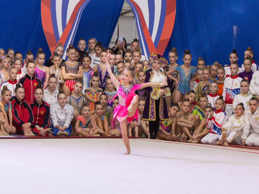 Более 350 спортсменок приняли участие в соревнованиях по художественной гимнастике в Zабайкалье