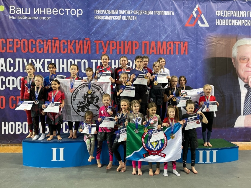 Юные забайкальцы успешно выступили на Всероссийском турнире по «Грэпплингу» в Новосибирске