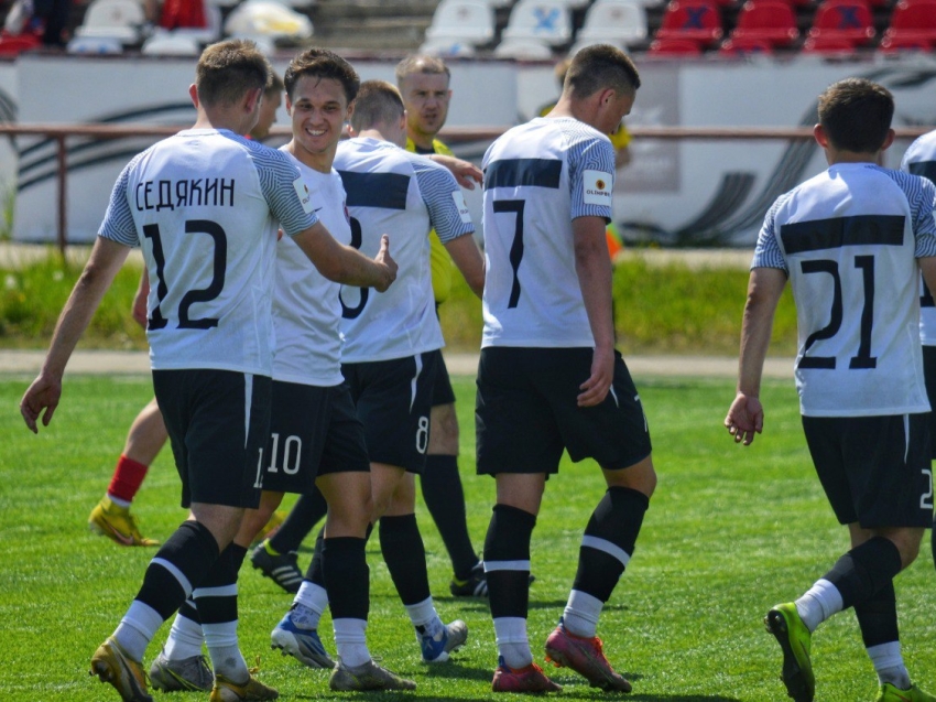 Читинские футболисты сыграют на домашнем поле с командой из Барнаула (6+)