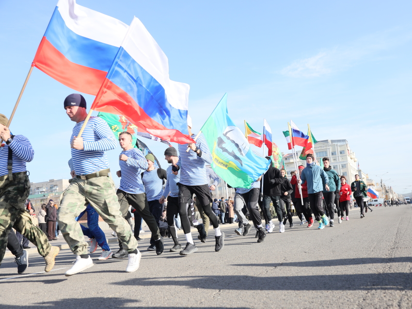 «Мы будем отныне бегать»: Забайкальские военнослужащие спецназа решили отмечать свой праздник забегом