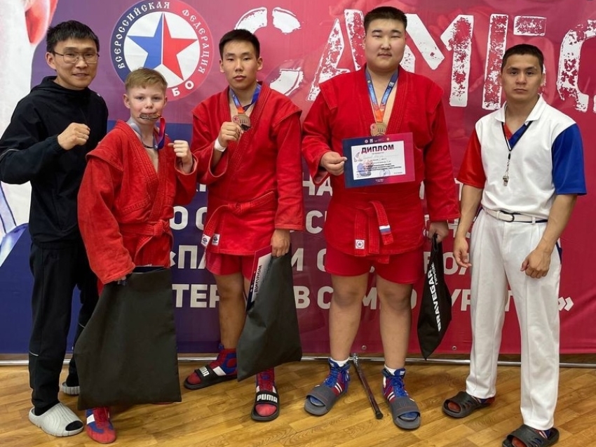 ​Четыре медали выиграли забайкальцы на межрегиональном турнире по самбо