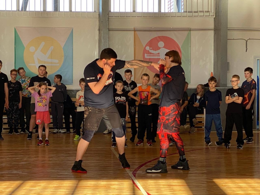 В Улетах прошел мастер-класс по смешенным единоборствам для детей и ветеранов СВО 