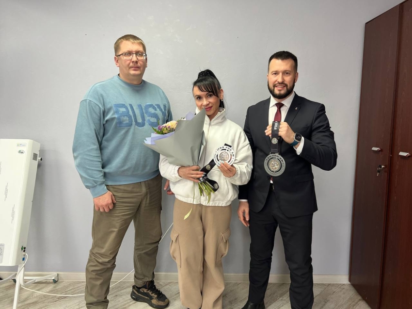 Министр спорта Забайкалья Андрей Серёдкин встретился с вице-чемпионкой мира Татьяной Алфёровой 