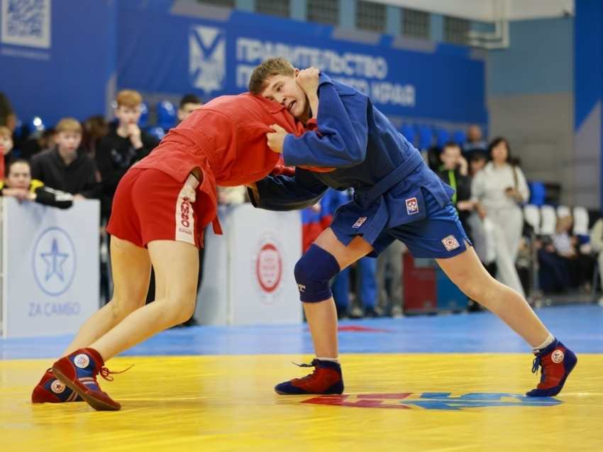 Юный спортсмен из Забайкалья завоевал серебро на Первенстве ДФО по самбо