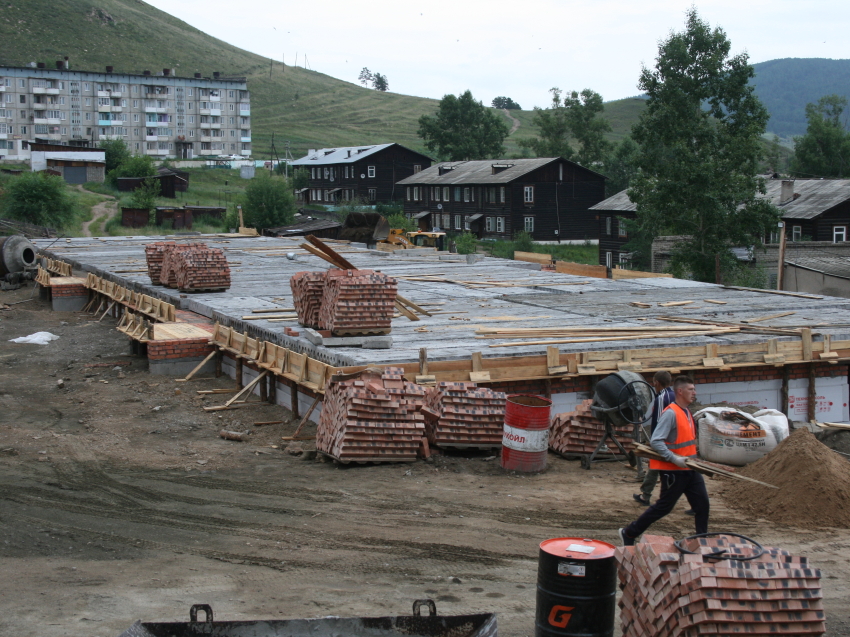 В Петровске-Забайкальском возвели фундамент нового дома для переселенцев