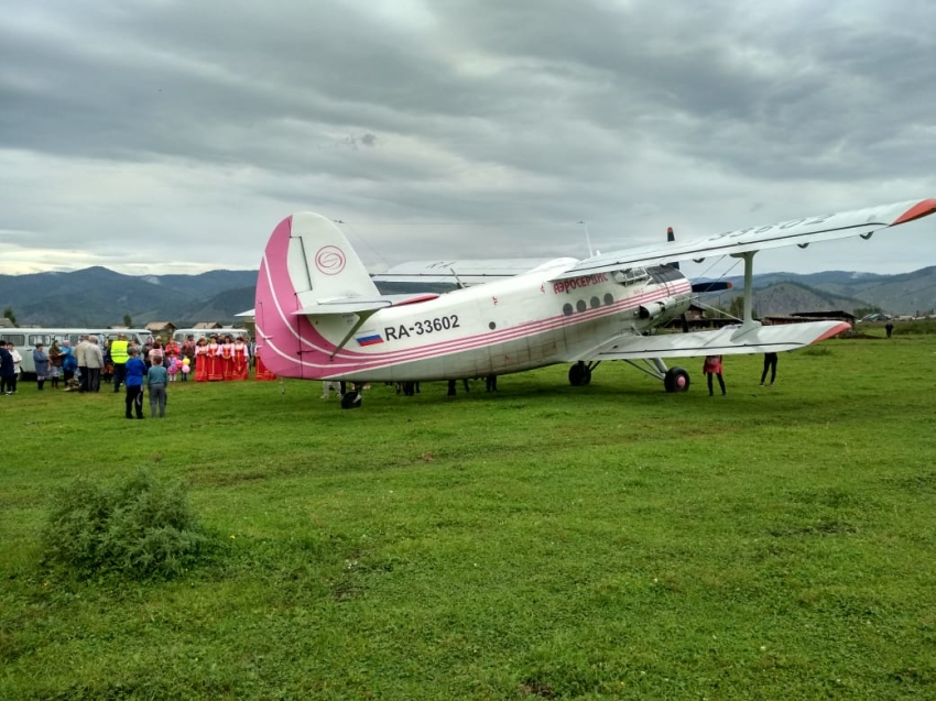 Продукты и дизтопливо доставят самолетом жителям забайкальского села, отрезанным от «большой земли» из-за размытой дороги