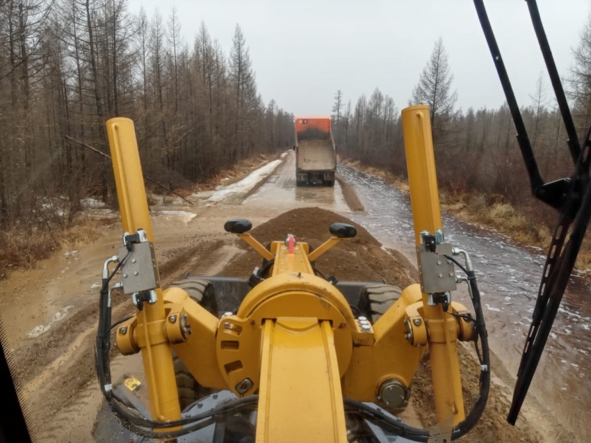 Дорожники Забайкалья обеспечили проезд на подтопленных региональных трассах 