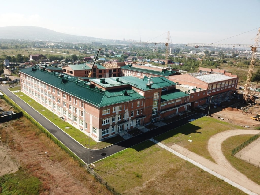 Самая большая строящаяся школа в Забайкалье готова на 90%