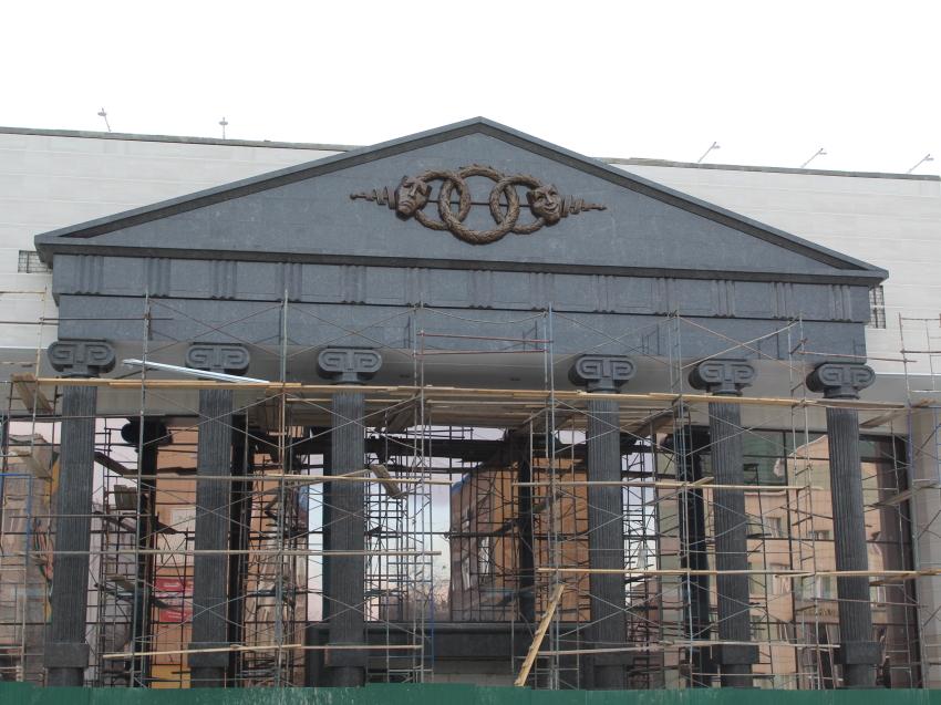 В Забайкальском краевом драмтеатре завершили отделку фасада
