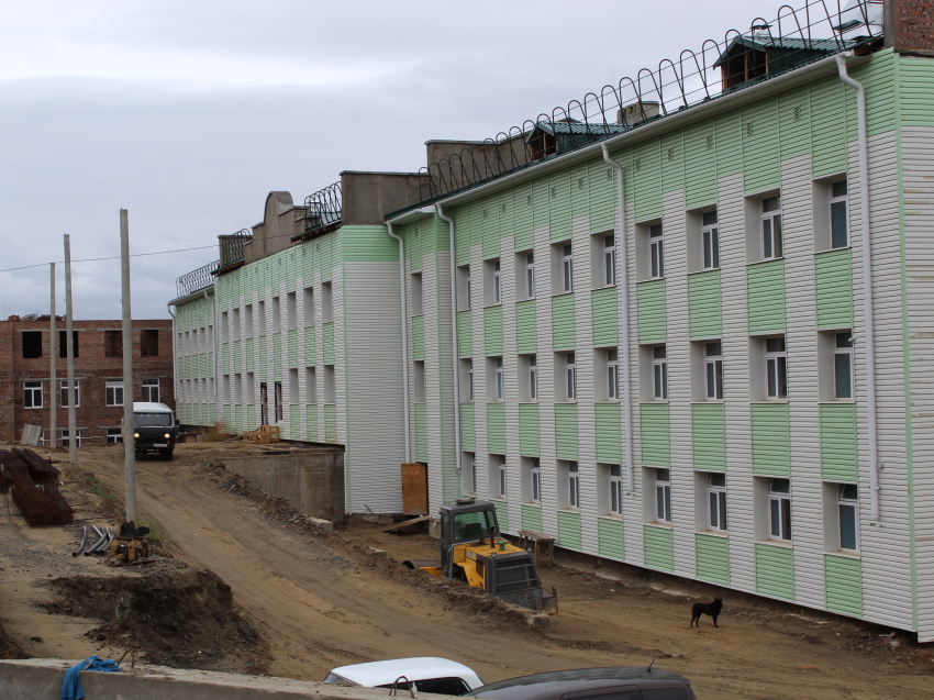 Строительство последнего блока новой школы на 400 мест заканчивают в забайкальском селе Баляга
