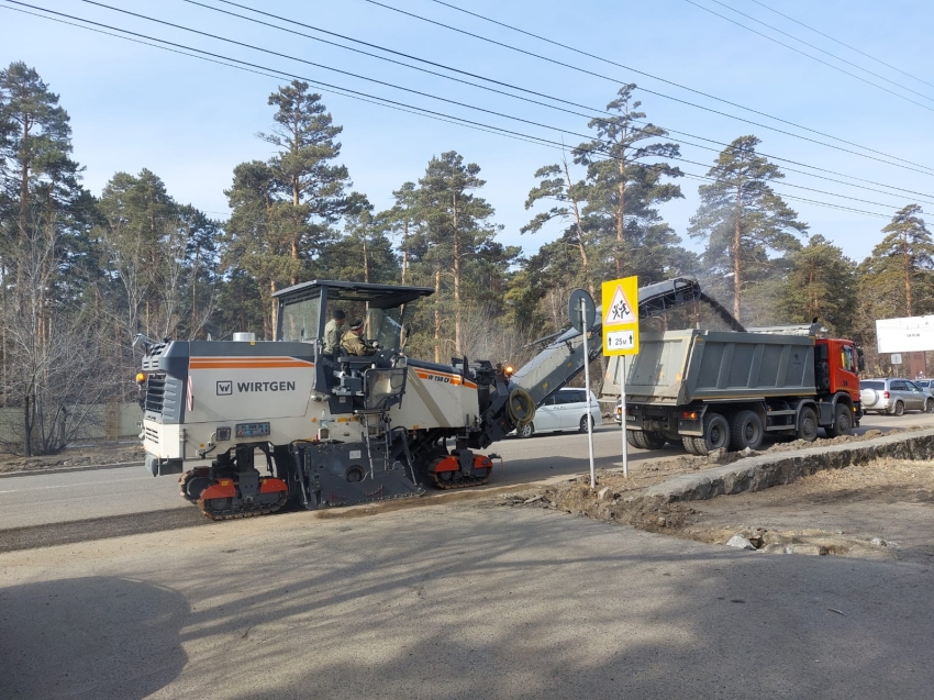 Дорожные специалисты ремонтируют улицу Новобульварную в Чите