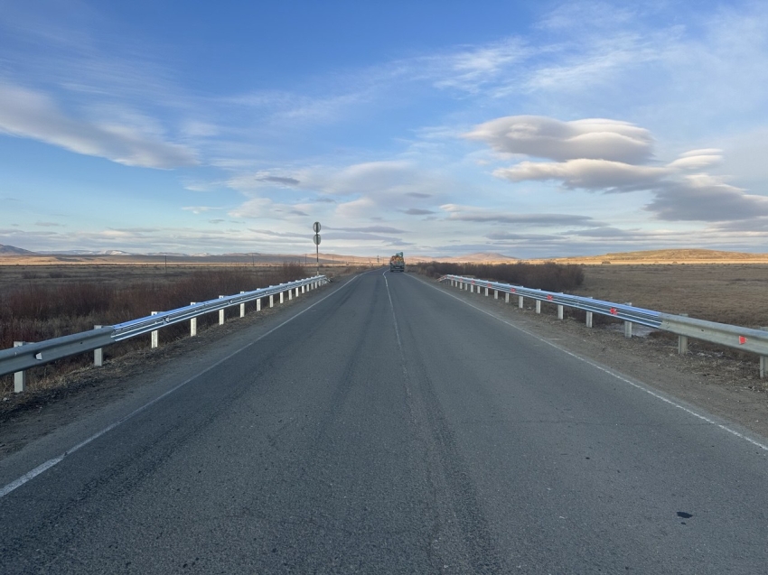 Около 20 километров металлических барьерных ограждений установят на региональных дорогах Забайкалья