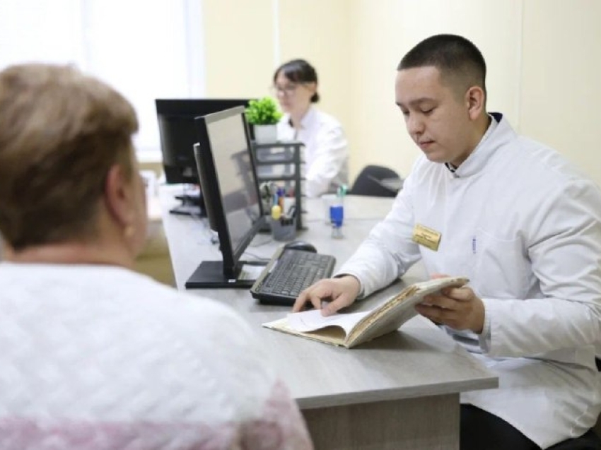 Благодаря поддержке президента медучреждения районов Забайкалья пополнились молодыми врачами