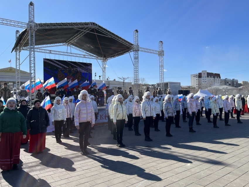 Какое сегодня мероприятие на площади ленина. Уличные мероприятия. в чите концерт на площади 2025. zа мир без нацизма концерт. новости чита.