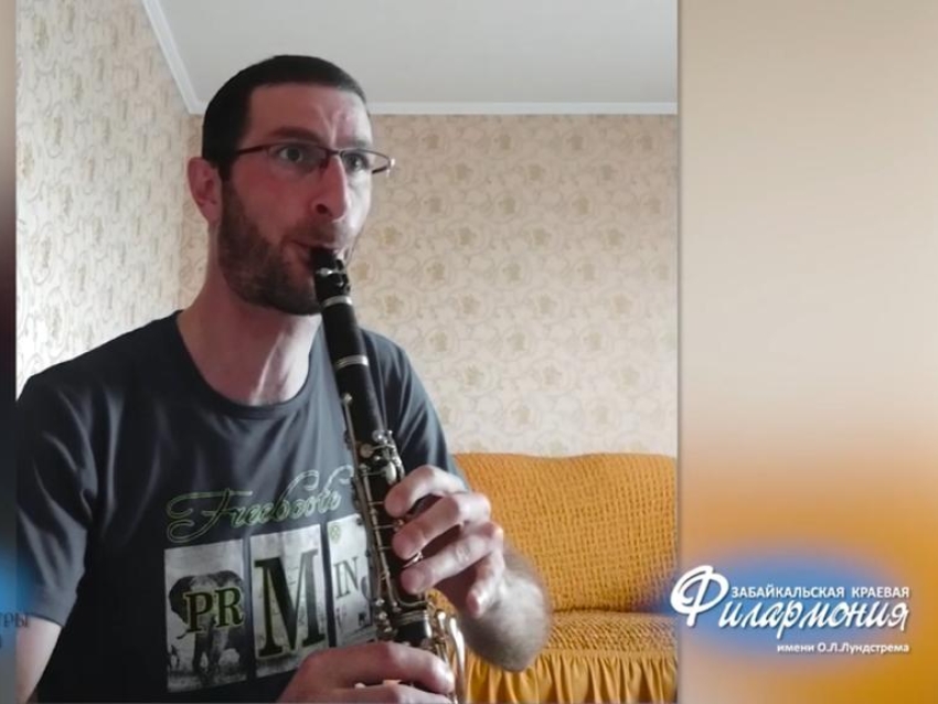 Артисты Забайкальской филармонии рассказывают о духовых инструментах онлайн