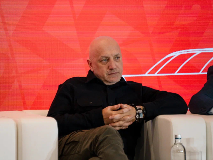 Творческие встречи с Захаром Прилепиным и рэпером Ричем пройдут в Чите. Программу «Культурного десанта 45/25» публикует минкультуры Забайкалья