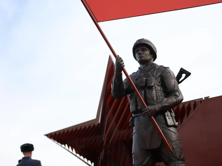 Мемориал в память об участниках СВО по проекту почётного архитектора России открыли в селе Забайкалья