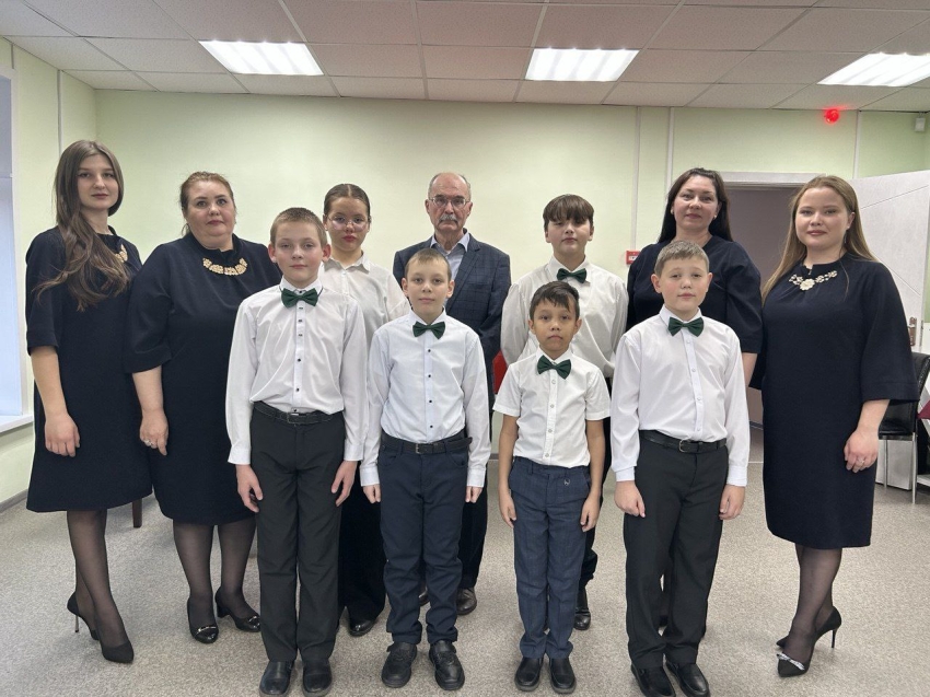  Борзинцы сыграли мировые шедевры классики в обновлённой по нацпроекту «Семья» музыкальной школе 