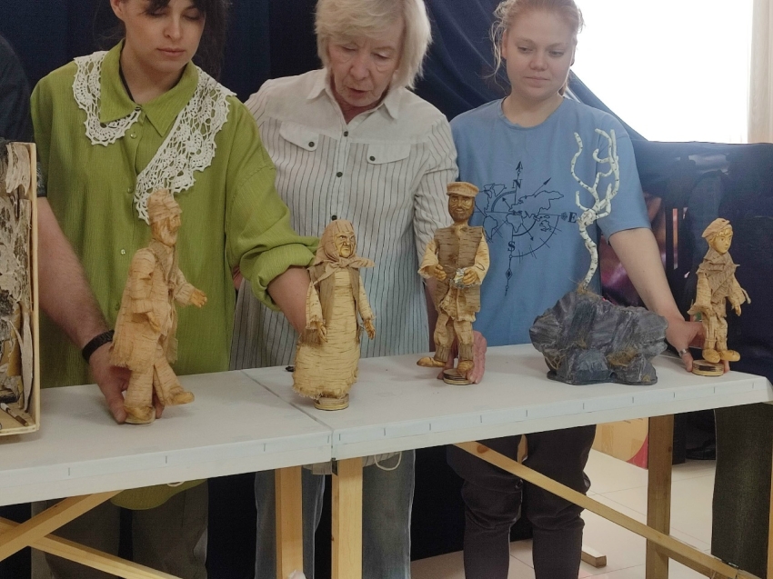 Артисты театра кукол Забайкалья выучили уральский говор для премьерного спектакля по сказу Павла Бажова