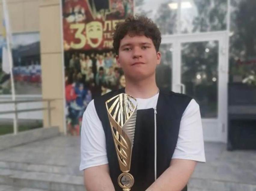 Читинец Егор Митрошин с авторской песней занял первое место на всероссийском конкурсе в Байкальске