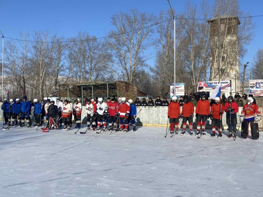 Первенство по хоккею с шайбой  памяти  Губарева прошло в Цуголе