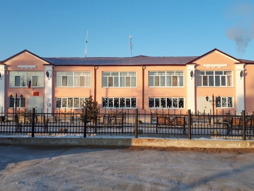 В селе Олинск продолжается капитальный ремонт модельной библиотеки