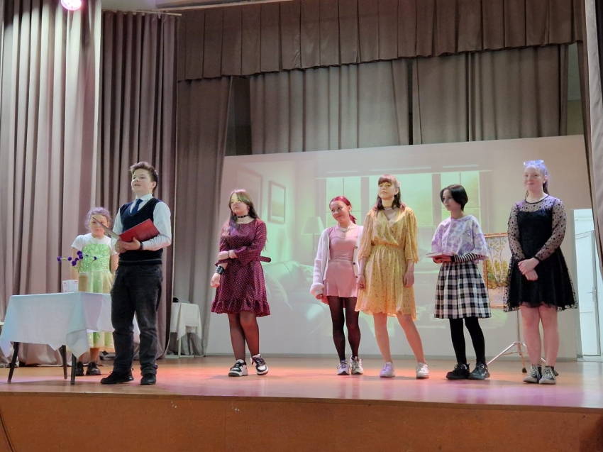 «Секреты семейного счастья» показали школьники Нерчинского района на конкурсе театральных постановок