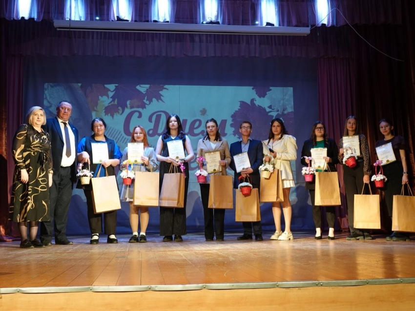 Праздничный  концерт ко Дню учителя прошёл в районном Доме культуры