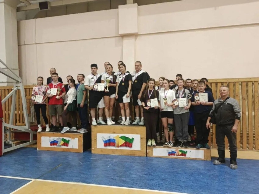 Соревнования по русской лапте 