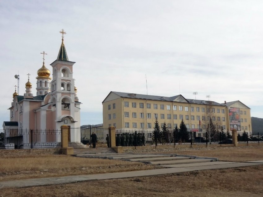 В первый день голосования: Уполномоченный проверил ход выборов в войсковой части в п. Песчанка