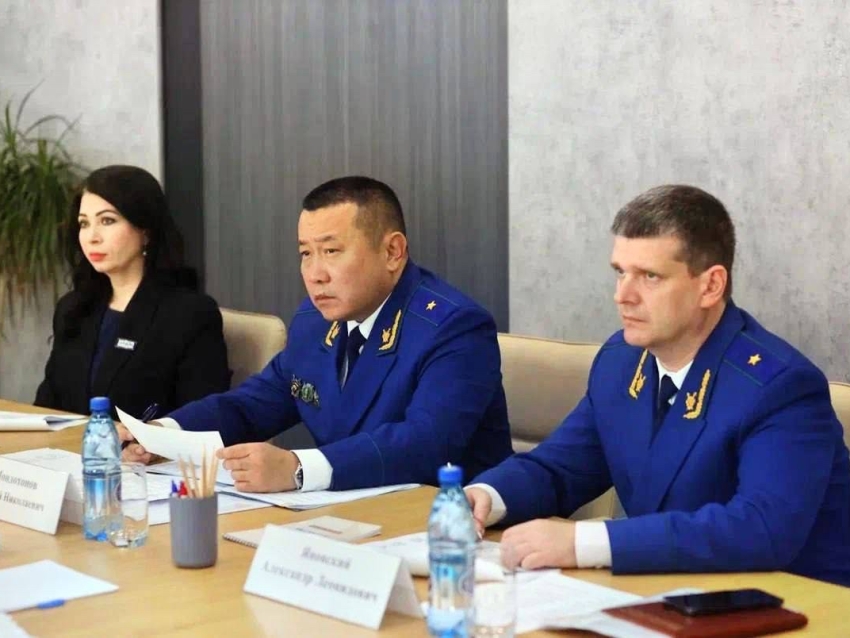 В Забайкалье начальник управления Генпрокуратуры России по ДФО Андрей Мондохонов провел личный прием участников специальной военной операции и членов их семей