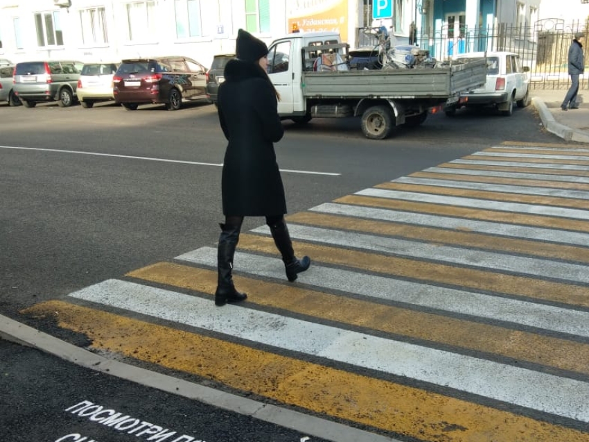 Сбитие пешехода. Пешеход. Пешеход девушка. Пешеходный переход Чита.