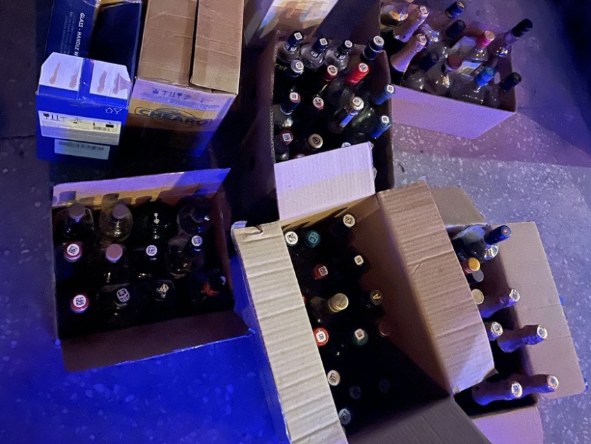 Специалисты РСТ Zабайкалья провели контрольно-надзорное мероприятие по выявлению сбыта некачественной алкогольной продукции в ночном клубе Old School