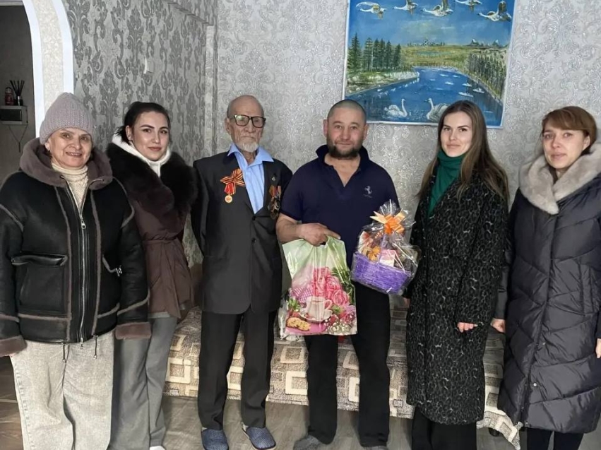 ​С Днём защитника Отечества