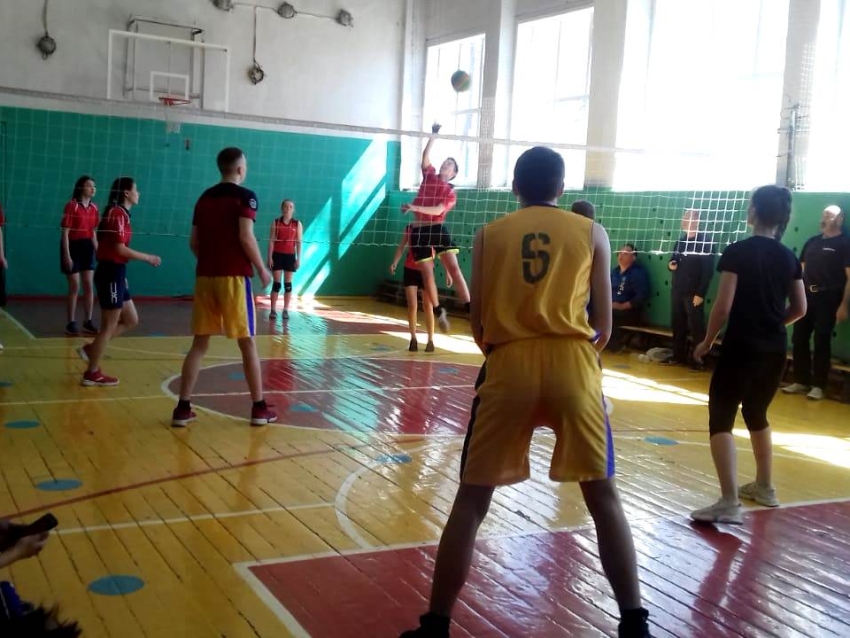 Команда Дунаевской школы стала победителем районных соревнований по волейболу среди смешанных команд