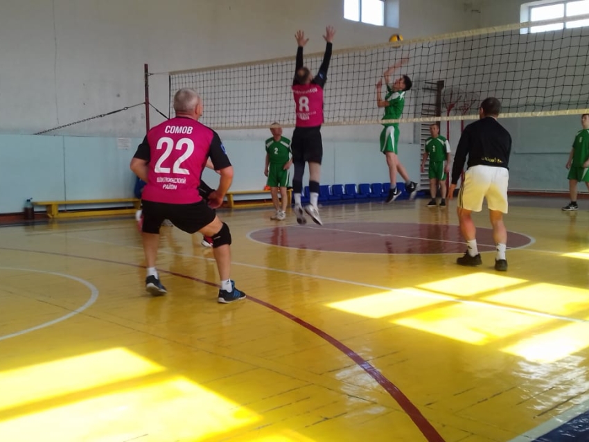 В Сретенском районе провели отборочные соревнования по волейболу