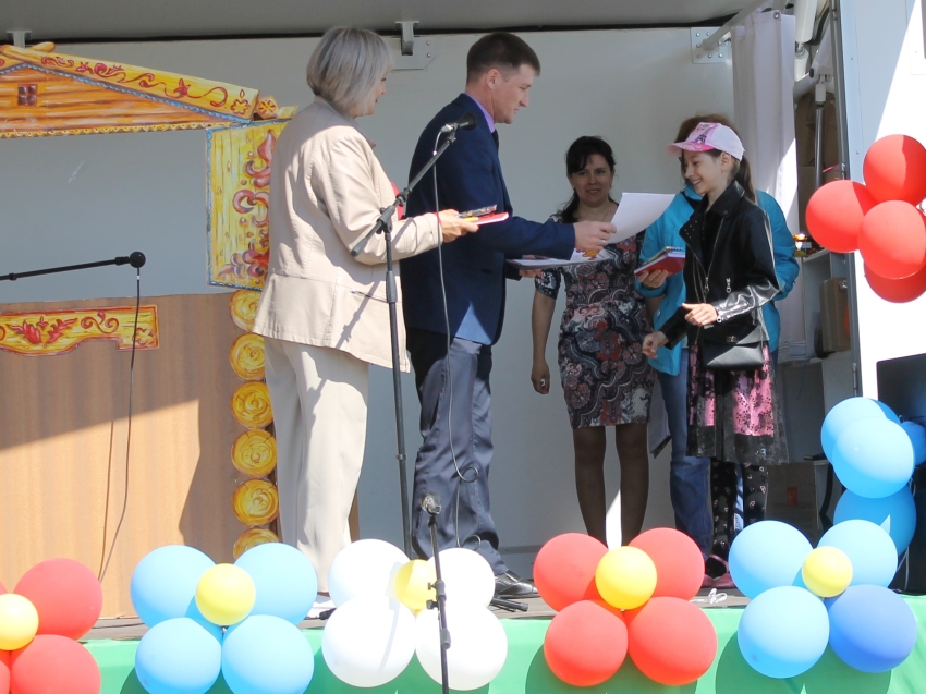 В Международный день защиты детей наградили активных школьников Сретенска