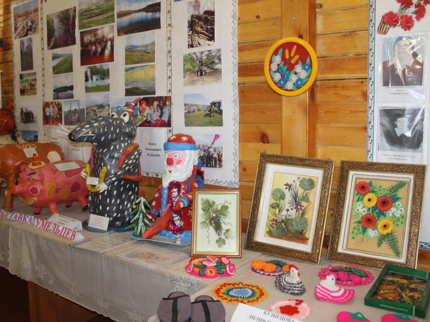 В селе Молодовск Сретенского района Zабайкалья открылась выставка народных умельцев